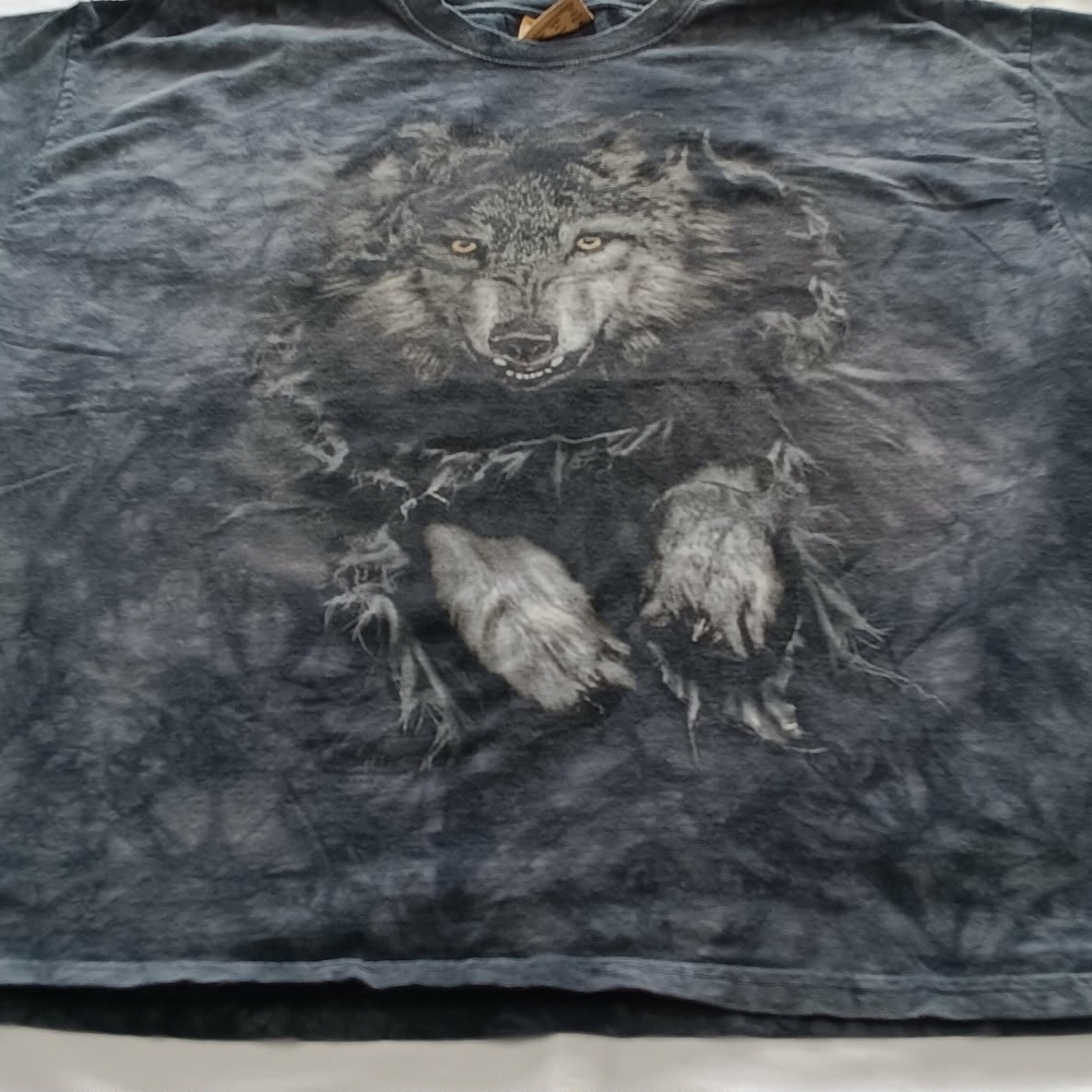 Vintage "The Mountain" brand,  Black Wolf Short Sleeve Tee